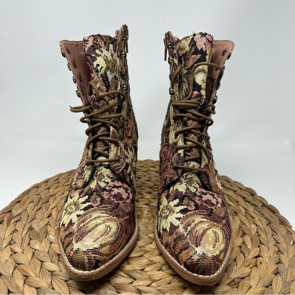 Jeffrey Campbell Women's Elcrom Tapestry Lace Up Heel Bootie Size 7.5 - Picture 6 of 10